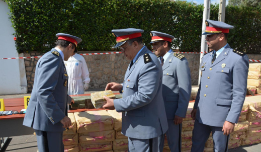 حجز أزيد من 4 أطنان من المخدرات كانت مخبأة في سيارتين بإقليم الدريوش حجز أزيد من 4 أطنان من المخدرات كانت مخبأة في سيارتين بإقليم الدريوش