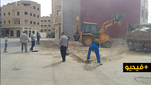 حملة واسعة بحي أولاد ميمون لرفع النفايات المتراكمة نتيجة تراجع خدمات قطاع النظافة  بالناظور 