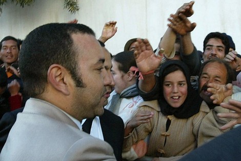 هكذا بكى الملك محمد السادس في زيارة لمدينة الحسيمة هكذا بكى الملك محمد السادس في زيارة لمدينة الحسيمة