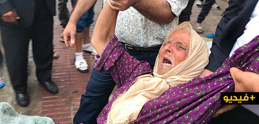 فعاليات جمعوية تتدخل لعلاج سيدة مسنة تبيت بالعراء وسط الناظور وجهات ترفض ايوائها بدار العجزة فعاليات جمعوية تتدخل لعلاج سيدة مسنة تبيت بالعراء وسط الناظور وجهات ترفض ايوائها بدار العجزة