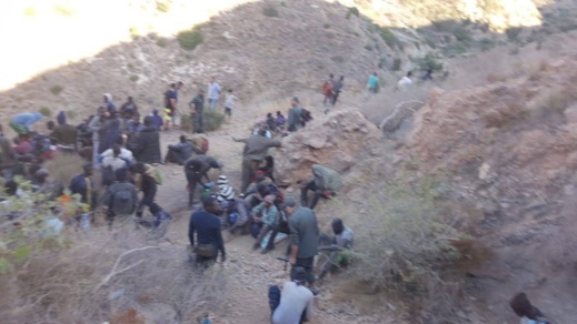 سلطات الأمن توقف 66 مهاجرا سريا ضمنهم 13 امرأة كانوا مختبئين في أحد الأودية بتزاغين سلطات الأمن توقف 66 مهاجرا سريا ضمنهم 13 امرأة كانوا مختبئين في أحد الأودية بتزاغين