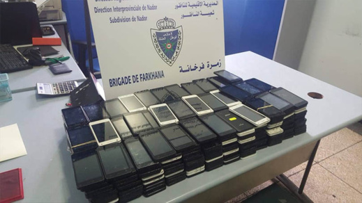 احدث طرق التهريب.. الجمارك تحجز 400 هاتف ذكي مخبئة في خزان للوقود بمعبر فرخانة