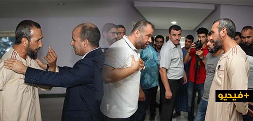 حوليش لمواطن من الباعة المتجولين.. أنت مسخر ولا أريد أن يتم استغلالك حوليش لمواطن من الباعة المتجولين.. أنت مسخر ولا أريد أن يتم استغلالك