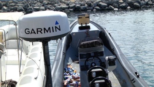 شاهدوا بالفيديو.. العثور على قارب مطاطي بمحركين كان يستعد لنقل مهاجرين الى الجنوب الإسباني شاهدوا بالفيديو.. العثور على قارب مطاطي بمحركين كان يستعد لنقل مهاجرين الى الجنوب الإسباني