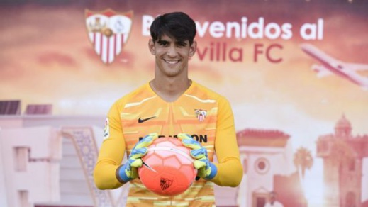 حارس المنتخب المغربي ياسين بونو ينتقل إلى اشبيلية على سبيل الاعارة حارس المنتخب المغربي ياسين بونو ينتقل إلى اشبيلية على سبيل الاعارة