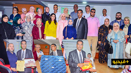 أطر وموظفو مندوبية التعاون الوطني بالناظور يكرمون المندوب السابق عبد الرحيم لمباركي بعد انتقاله أطر وموظفو مندوبية التعاون الوطني بالناظور يكرمون المندوب السابق عبد الرحيم لمباركي بعد انتقاله