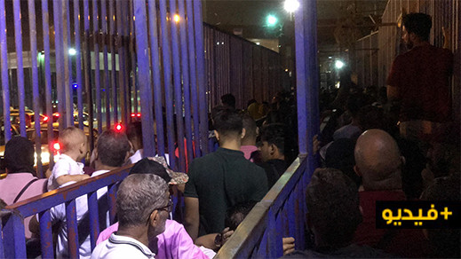 شاهدوا.. بسبب "فيريا 2019"، طوابير طويلة تخنق المعبر الحدودي ببني انصار 