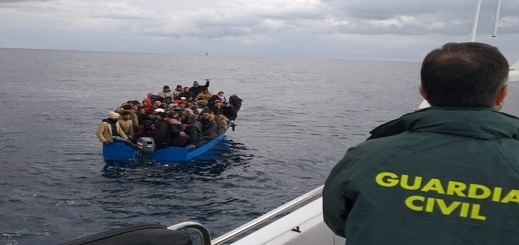 وزارة الداخلية الإسبانية تكشف انخفاض عدد المهاجرين غير الشرعيين الذين وصلوا إلى سواحلها