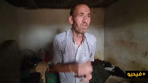 مؤثر: اليوتيوبر المغربي "مول الشكارة" ينقل معاناة مُسنّ مُعدَم من سلوان تعرض لصدمة غيرت مجرى حياته مؤثر: اليوتيوبر المغربي "مول الشكارة" ينقل معاناة مُسنّ مُعدَم من سلوان تعرض لصدمة غيرت مجرى حياته