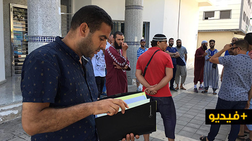 جمعية العهد الجديد للتجار المتنقلين ينظمون وقفة صامتة بمدينة الناظور وهذه مطالبهم جمعية العهد الجديد للتجار المتنقلين ينظمون وقفة صامتة بمدينة الناظور وهذه مطالبهم