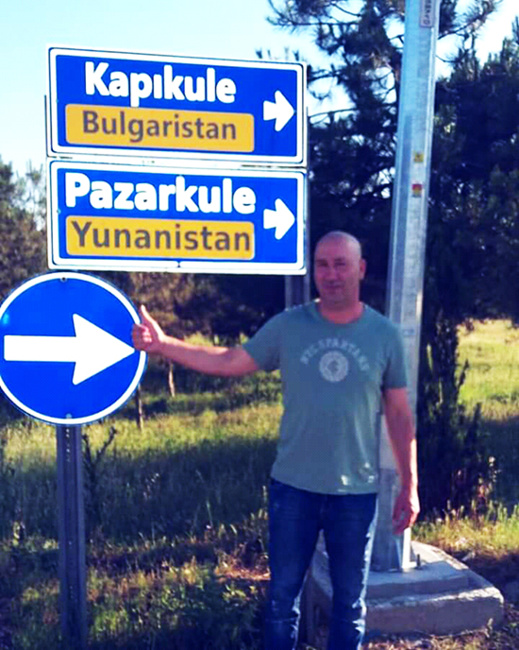 أسرة من الناظور تطلق نداء للبحث عن ابنها المختفي بدولة البوسنة أسرة من الناظور تطلق نداء للبحث عن ابنها المختفي بدولة البوسنة