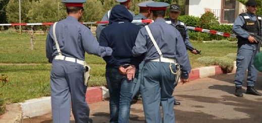 توقيف شخص مبحوث عنه من اجل السرقة بالنشل بالدريوش توقيف شخص مبحوث عنه من اجل السرقة بالنشل بالدريوش