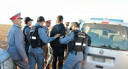 درك العروي يعتقل لصا متلبسا بسرقة سيارة بطريقة مثيرة درك العروي يعتقل لصا متلبسا بسرقة سيارة بطريقة مثيرة