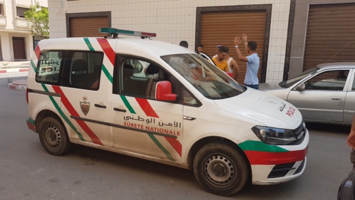 شرطة الناظور تتدخل لإنهاء اشتباك بين "حراكة" و منظمين للهجرة السرية شرطة الناظور تتدخل لإنهاء اشتباك بين "حراكة" و منظمين للهجرة السرية