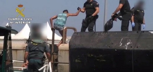 خفر أمن سواحل إسبانيا ينقذ 26 مرشحا للهجرة السرية أبحروا من الحسيمة خفر أمن سواحل إسبانيا ينقذ 26 مرشحا للهجرة السرية أبحروا من الحسيمة