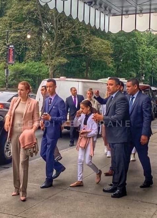ظهور لالة سلمى في صورة جديدة رفقة ابنيها ولي العهد ولالة خديجة بأمريكا تلهب رواد الفايسبوك