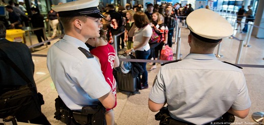 هكذا وصل أكثر من 6 آلاف شخص إلى ألمانيا جوا بدون وثائق أو تأشيرة هكذا وصل أكثر من 6 آلاف شخص إلى ألمانيا جوا بدون وثائق أو تأشيرة