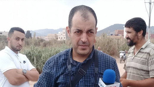 عون سلطة تابع لجماعة بوعرك يحاول منع مراسل صحفي من تغطية وقفة احتجاجية عون سلطة تابع لجماعة بوعرك يحاول منع مراسل صحفي من تغطية وقفة احتجاجية