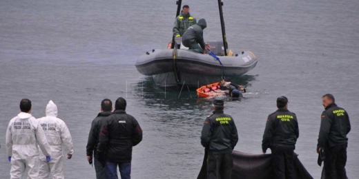القضاء الاسباني يحاكم أمنيين متهمين بإطلاق الرصاص على مهاجرين سريين القضاء الاسباني يحاكم أمنيين متهمين بإطلاق الرصاص على مهاجرين سريين