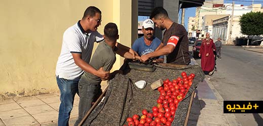 هكذا صادرت السلطات البضائع والعربات لتحرير شوارع الناظور من قبضة الفراشة والباعة الجائلين هكذا صادرت السلطات البضائع والعربات لتحرير شوارع الناظور من قبضة الفراشة والباعة الجائلين