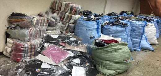 إحباط محاولة لتهريب كمية كبيرة من الملابس الرخيصة إحباط محاولة لتهريب كمية كبيرة من الملابس الرخيصة