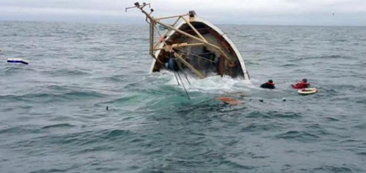 البحر يلفظ جثث 5 مهاجرين مغاربة إنقلب بهم قارب مطاطي خلال محاولة للهجرة السرية البحر يلفظ جثث 5 مهاجرين مغاربة إنقلب بهم قارب مطاطي خلال محاولة للهجرة السرية