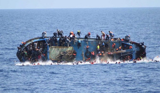 الدرك الملكي بسلوان يحجز قاربا خشبيا يستعمل في الهجرة السرية ونقل المخدرات الدرك الملكي بسلوان يحجز قاربا خشبيا يستعمل في الهجرة السرية ونقل المخدرات