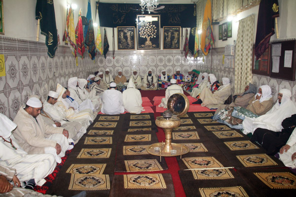 الزاوية الكركرية بالعروي تحتفل بذكرى عيد المولد النبوي الشريف الزاوية الكركرية بالعروي تحتفل بذكرى عيد المولد النبوي الشريف