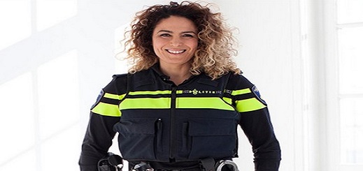 ضابطة مغربية تواجه الطّرد بهولندا بسبب العنصرية ضابطة مغربية تواجه الطّرد بهولندا بسبب العنصرية