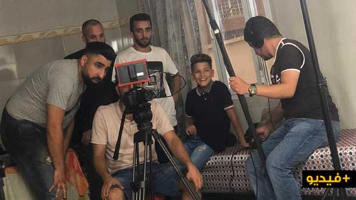 الكوميدي بوزيان يوقع عقد اشهار ب 100 مليون سنتيم مع شركة للتغذية