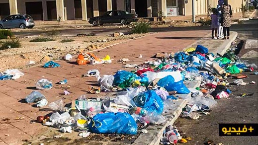 بالفيديو.. أكوام النفايات تعود من جديد لتأثيث شوارع وأزقة مدينة الناظور