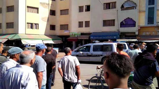 الدرك الملكي يداهم عمارة سكنية وسط العروي بحثا عن منظم للهجرة السرية الدرك الملكي يداهم عمارة سكنية وسط العروي بحثا عن منظم للهجرة السرية