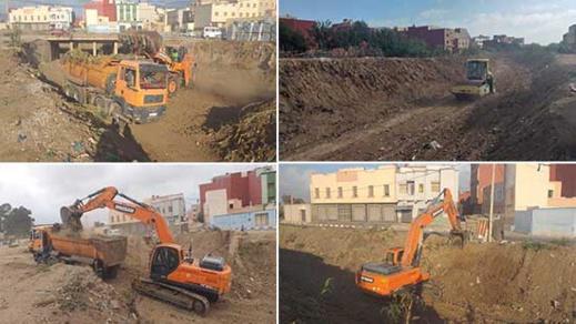 مجلس جهة الشرق وعمالة الإقليم يواصلان عملية تنقية الأودية الكبرى لحماية الناظور من الفيضانات مجلس جهة الشرق وعمالة الإقليم يواصلان عملية تنقية الأودية الكبرى لحماية الناظور من الفيضانات