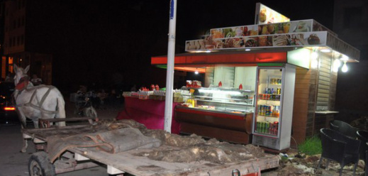 حوليش يُفقد الناظور ملايين السنتيمات نتيجة تغاضيه عن استغلال الأكشاك والمحلات التجارية للملك العمومي حوليش يُفقد الناظور ملايين السنتيمات نتيجة تغاضيه عن استغلال الأكشاك والمحلات التجارية للملك العمومي