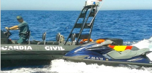 خفر السواحل الاسباني تنقذ مغاربة حاولوا الهجرة باستعمال دراجة مائية