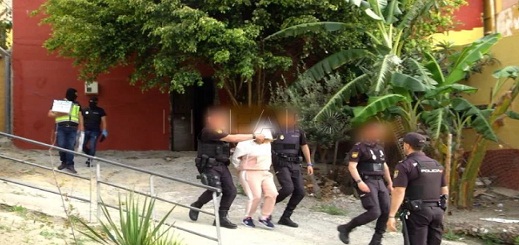 إنهاء نشاط شبكة تنشط في تهريب الحشيش من شمال المغرب وحبس 6 من أعضائها إنهاء نشاط شبكة تنشط في تهريب الحشيش من شمال المغرب وحبس 6 من أعضائها