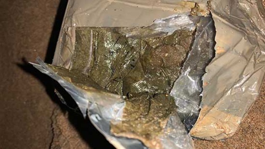 الناظور.. شاطئ قرية أركمان يلفظ كمية من مخدر الشيرا الناظور.. شاطئ قرية أركمان يلفظ كمية من مخدر الشيرا