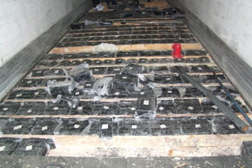 حجز طنين و 200 كلغ من الحشيش على متن شاحنة للنقل الدولي حجز طنين و 200 كلغ من الحشيش على متن شاحنة للنقل الدولي