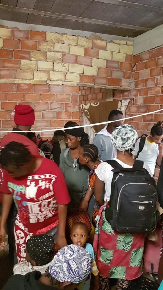 السلطة المحلية ببوعرك توقف 66 مهاجرا افريقيا في منزل بدوار الحرشة السلطة المحلية ببوعرك توقف 66 مهاجرا افريقيا في منزل بدوار الحرشة