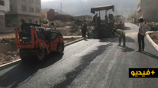 شاهدوا.. تزفيت مجموعة من شوارع الأحياء ناقصة التجهيز ببني انصار شاهدوا.. تزفيت مجموعة من شوارع الأحياء ناقصة التجهيز ببني انصار