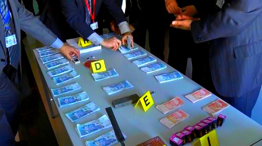 الأمن يضع حدا لنشاط عصابة تنشط في تزوير وترويج العملة الوطنية والهجرة السرية الأمن يضع حدا لنشاط عصابة تنشط في تزوير وترويج العملة الوطنية والهجرة السرية