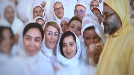 حشومة تدفع سيدة.. هذا هو البرلماني الذي وجه له الملك كلماته بسبب دفعه لبرلمانية