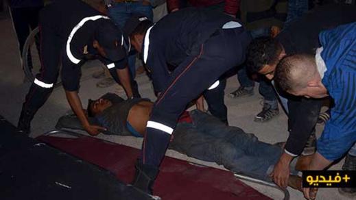 شاهدوا.. تعرض "حراك" لإصابة خطيرة بعد ضربه من طرف مساعد سائق شاحنة للنقل الدولي شاهدوا.. تعرض "حراك" لإصابة خطيرة بعد ضربه من طرف مساعد سائق شاحنة للنقل الدولي