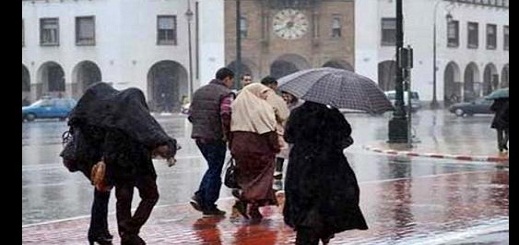 التساقطات المطرية تحل على المغرب والثلوج تعود من جديد إلى قمم الجبال