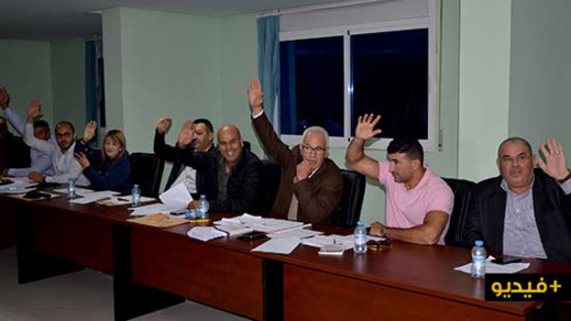 لأول مرة بجماعة الناظور.. المعارضة تصوت ضد مشروع ميزانية 2020 والأغلبية تمتنع لأول مرة بجماعة الناظور.. المعارضة تصوت ضد مشروع ميزانية 2020 والأغلبية تمتنع