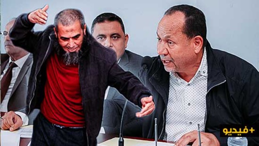 شاهدوا.. مستشار جماعي بالناظور يتهم مسؤولين بتلقي الرشاوي مقابل الترخيص لمعمل الثلج ومقدم يرد بهذه الطريقة