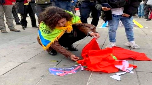 تنحدر من الناظور.. هذه هوية المرأة التي أحرقت العلم المغربي في احتجاجات بفرنسا تنحدر من الناظور.. هذه هوية المرأة التي أحرقت العلم المغربي في احتجاجات بفرنسا