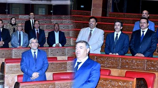تنديدا بجريمة إحراق العلم الوطني.. المستشارون البرلمانيون يرددون النشيد الوطني بحضور وزير الداخلية تنديدا بجريمة إحراق العلم الوطني.. المستشارون البرلمانيون يرددون النشيد الوطني بحضور وزير الداخلية