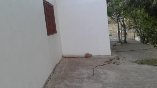 قرب انهيار مسجد مشيد من الصفيح وسط لامبالاة مندوب الشؤون الإسلامية بالحسيمة قرب انهيار مسجد مشيد من الصفيح وسط لامبالاة مندوب الشؤون الإسلامية بالحسيمة