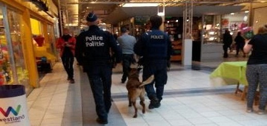 عملية تفتيش للشرطة البلجيكية تنتهي بإعتقال 28 مهاجر غير شرعي بأنتويربن عملية تفتيش للشرطة البلجيكية تنتهي بإعتقال 28 مهاجر غير شرعي بأنتويربن